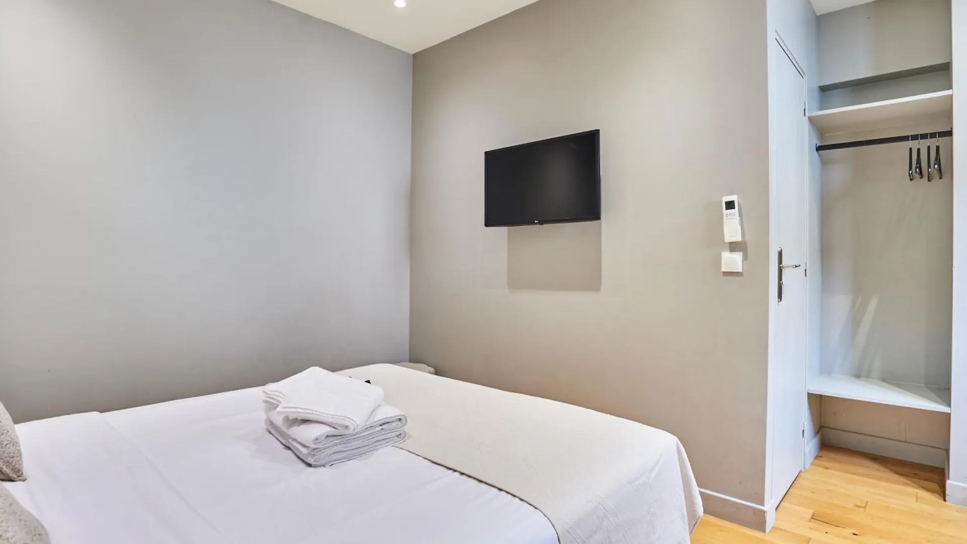 Centre De By Prestige Parigi